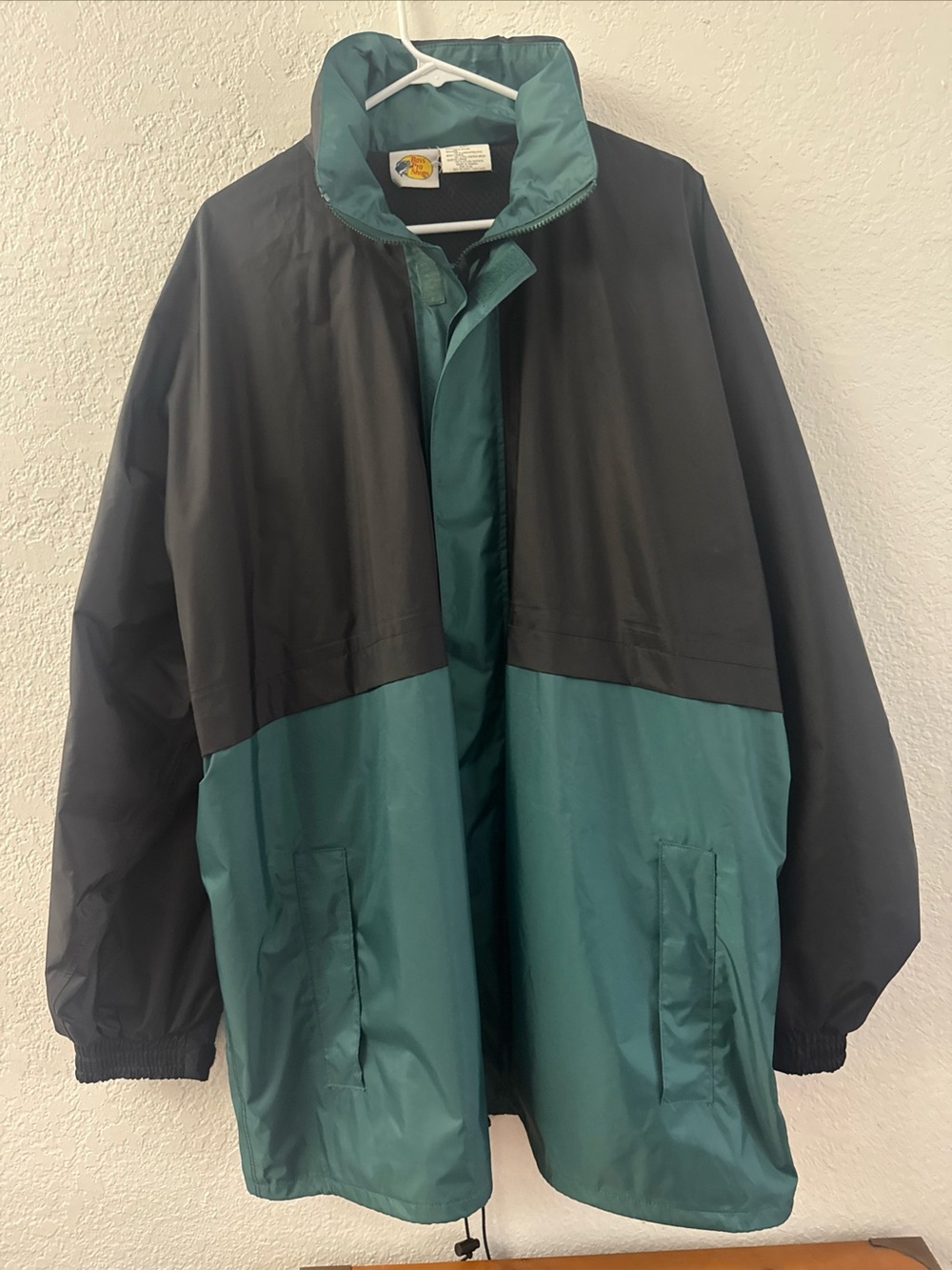 Bass Pro Shops Men’s Rain Coat Hooded Jacket in Size 3XL
